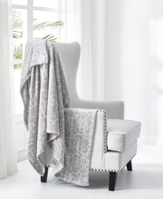 Juicy Couture - Flower Grid 50" x 70" Plush Throw